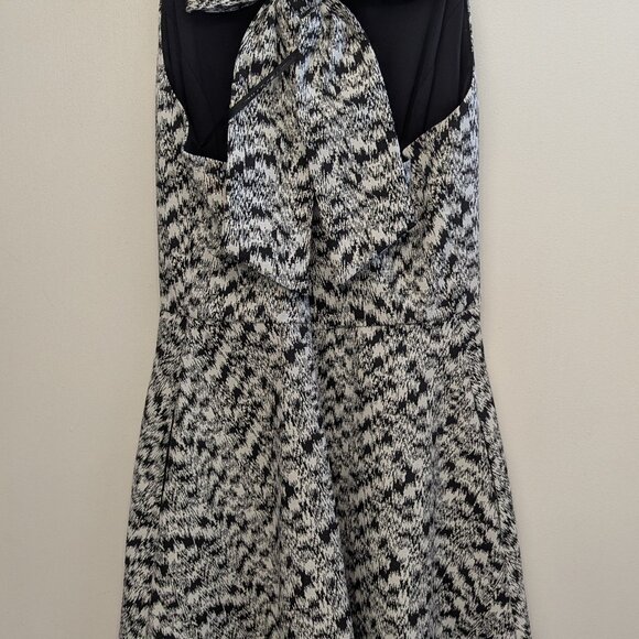 Jessica Simpson Bow-Back Dress, fit and flare, POCKETS, EUC, size 4 - Picture 3 of 7